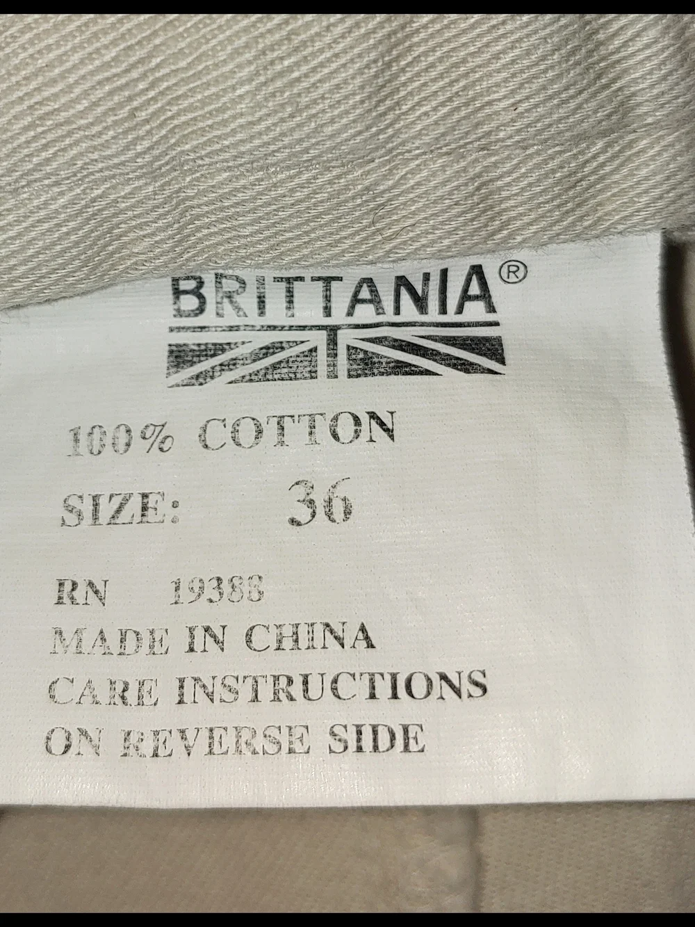 Classic Britania Pleated Chino Shorts - Cream - Picture 3 of 4